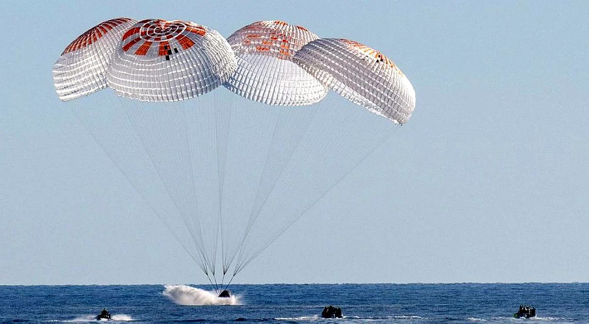 How do astronauts return from space and survive re-entry? | Explained
