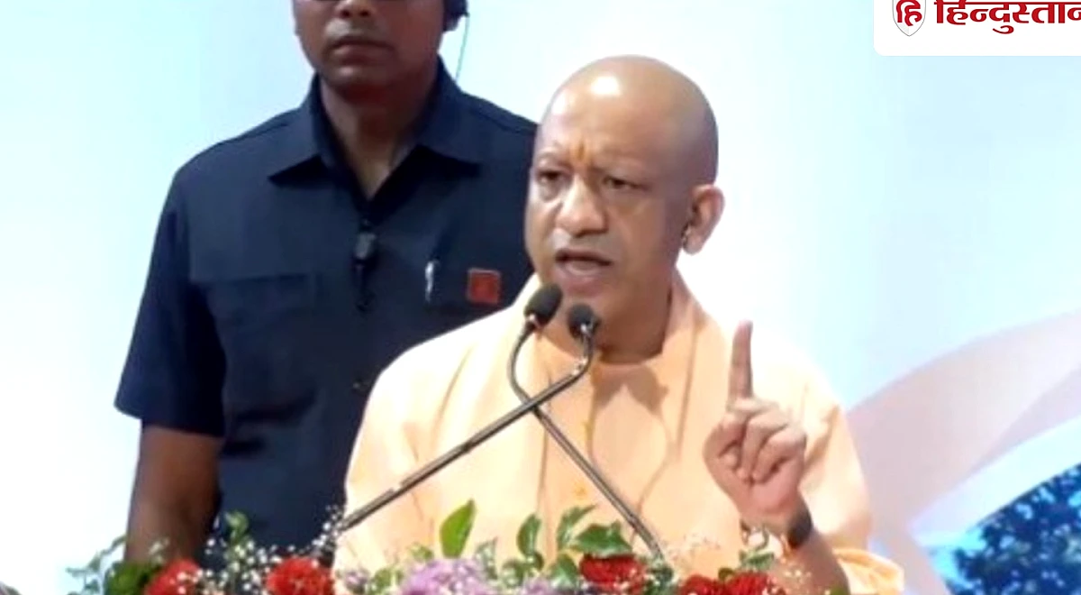 जिनके इशारे पर वीडियो बना रहे हो...जर्जर स्कूल दिखाने वालों पर पहली बार बोले CM योगी