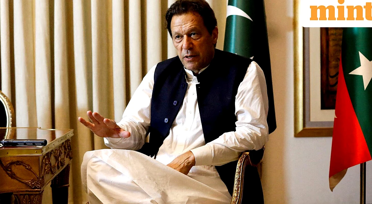 Kapil Dev, Sunil Gavaskar, Ian Chappell &amp; Co urge Pakistan PM to ensure Imran Khan’s medical care; ‘Basic decency…’
