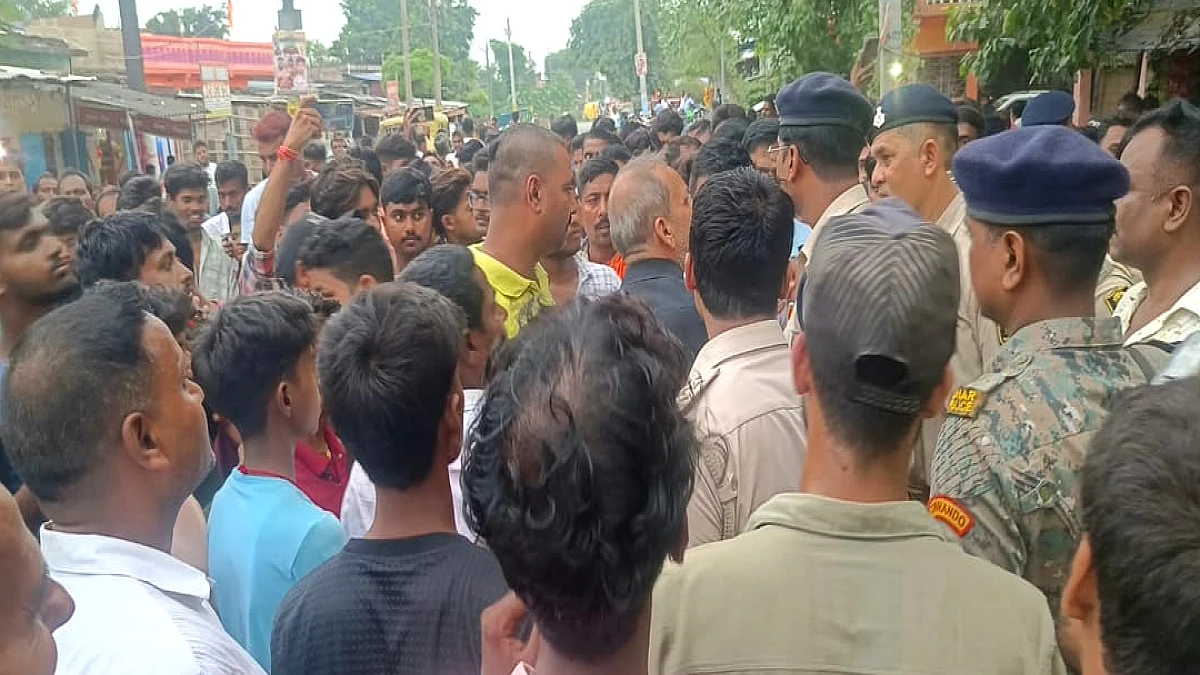 Bihar News: ट्रक की चपेट में आने से 10 साल के हिमांशु की मौत, दो बहनें घायल; गुस्साए ग्रामीणों ने सड़क जाम की