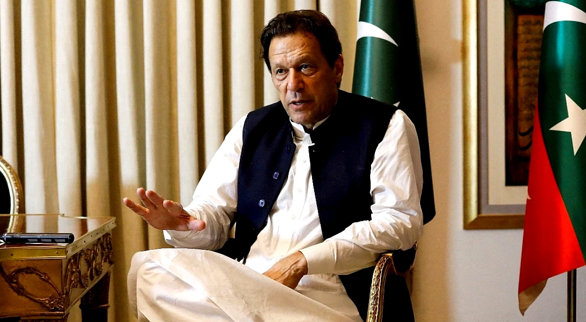 Gavaskar, Kapil among 21 ex-captains in fresh appeal to Pak PM over Imran's health