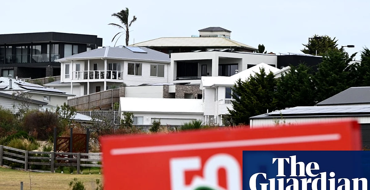 Australia’s first home buyers are still taking out loans as property investors step back, data shows