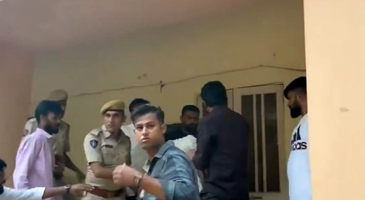 CJP के कार्यक्रम में थप्पड़बाजी, घुसे ABVP-भाजयुमो कार्यकर्ता
