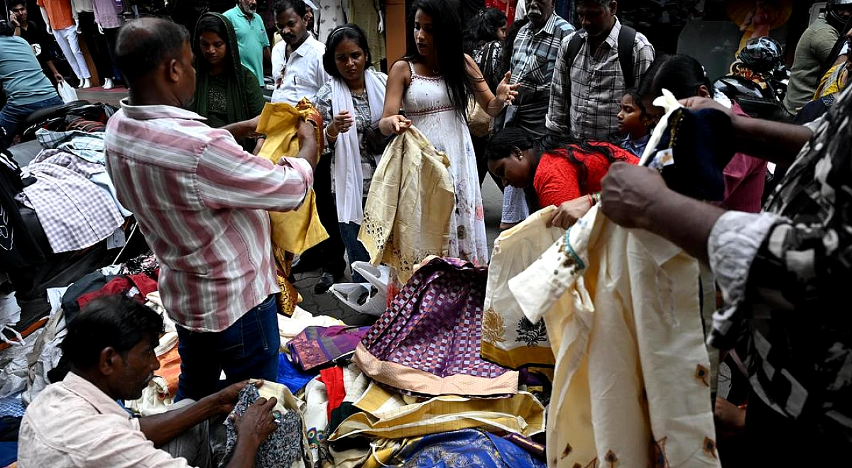 Broadway bustles with Onam shoppers, but rain dampens cheer
