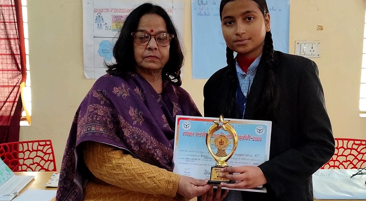 Low-cost models, field visits: Ghaziabad teacher wins national award for making a difference