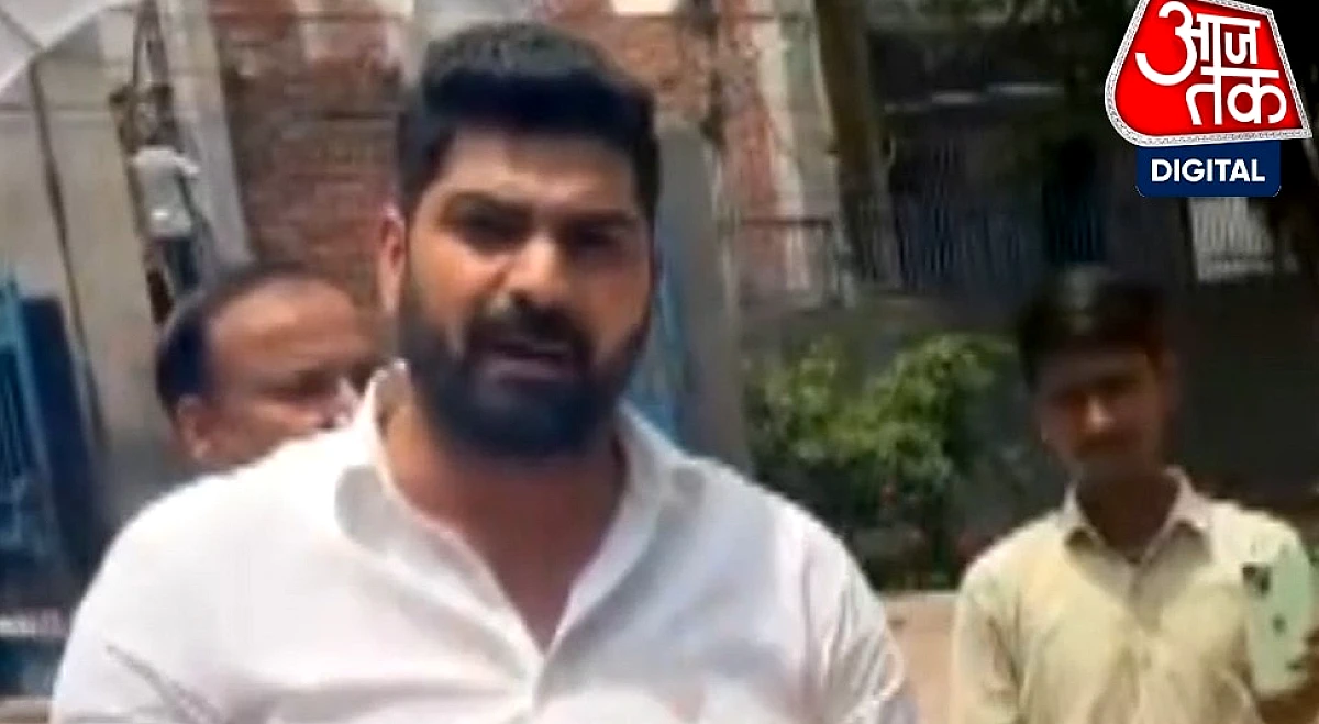 सरकारी स्कूल में अनधिकृत प्रवेश करने पर AAP नेता के खिलाफ FIR दर्ज