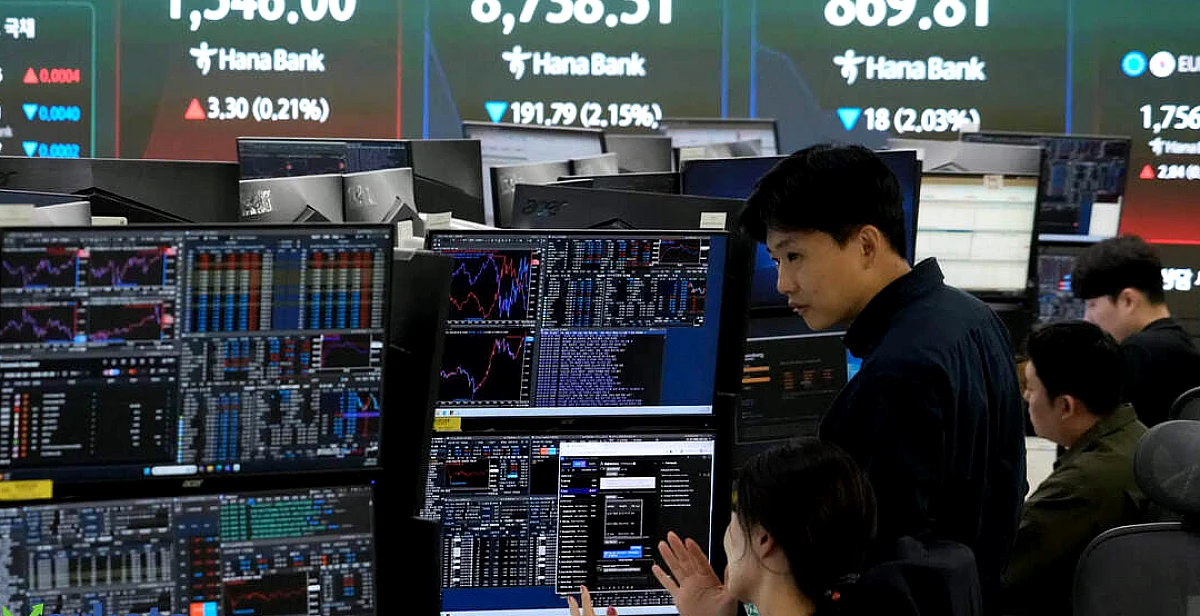 Global Market Today: Asian stocks dip with AI in focus, oil declines