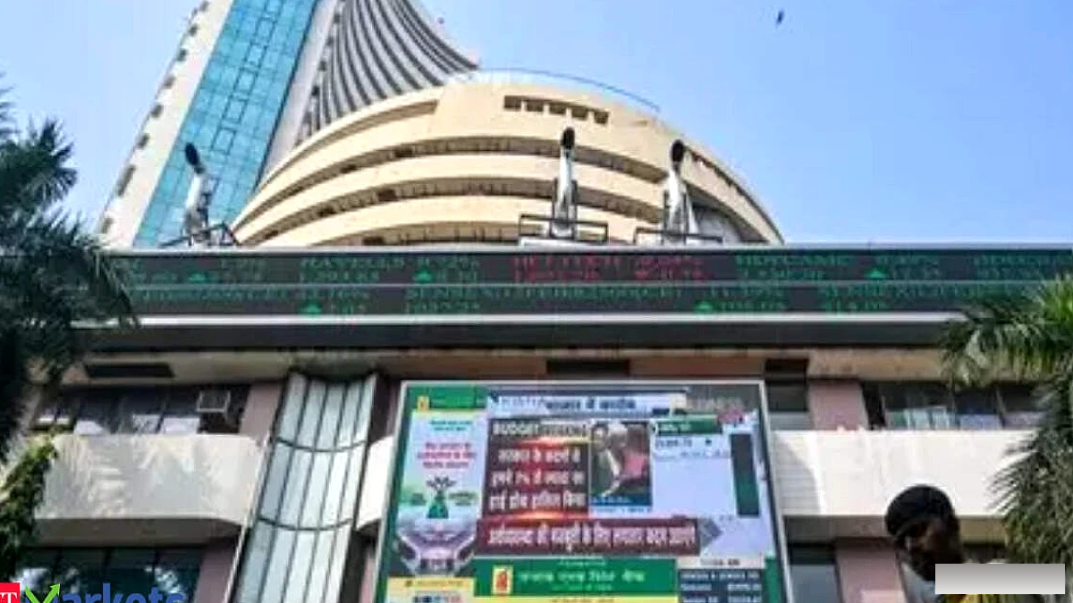 ईरान पर अमेरिकी प्रतिबंध से पहले तेल की कीमतों में गिरावट से सेंसेक्स 200 अंक चढ़ा, निफ्टी 24,300 से ऊपर। क्या उम्मीद करें?