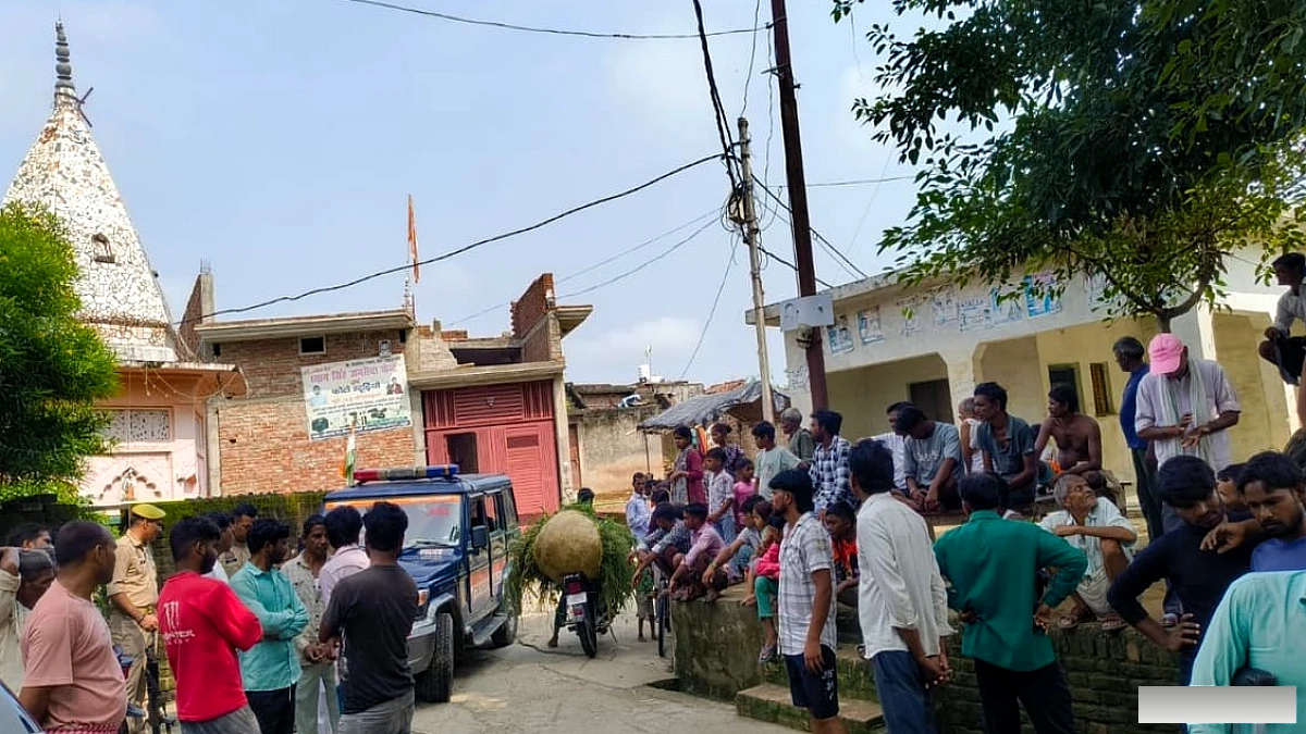 अराजकतत्वों की करतूत, शिव मंदिर से हटाईं मूर्तियां, गांव में घरों के बाहर फेंकी महिला की अस्थियां