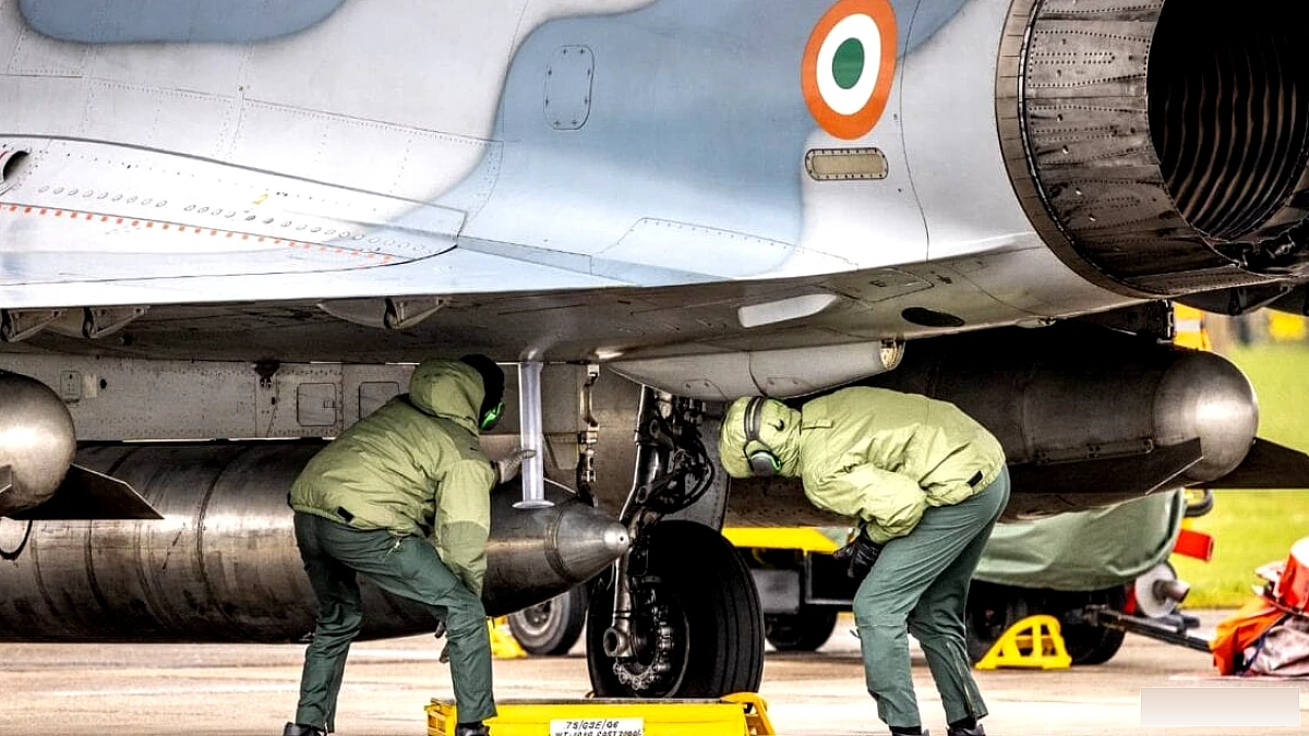 बैटरियां, टायर और पैराशूट: IAF ने अक्सर इस्तेमाल होने वाले 97% लड़ाकू पुर्जों का स्थानीयकरण किया | अनन्य