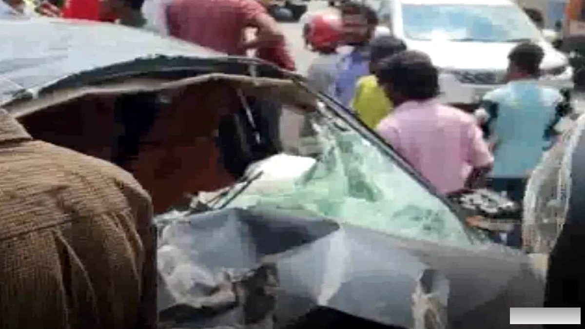 27 पर ट्रक से टकराव, 4 गंभीर घायल, स्ट्रेचर न मिलने पर अस्पताल में हंगामा