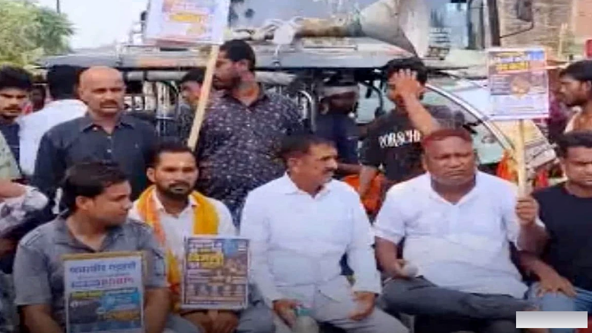 भोजपुर के गड़हनी बाजार में बिजली कटौती से नाराज जनता ने की सड़क जाम, आरा-सासाराम मार्ग पर यातायात प्रभावित