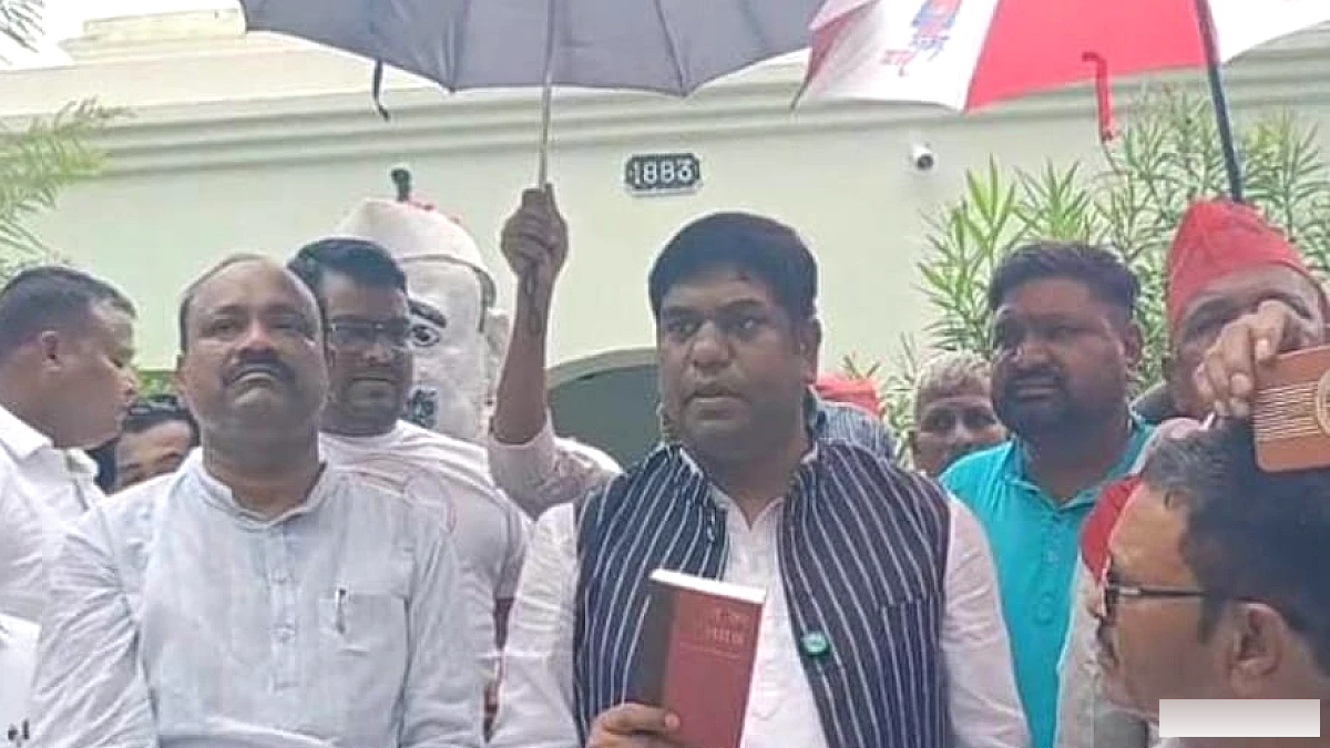कलक्ट्रेट परिसर में अनुमति के बिना प्रदर्शन, मुकेश सहनी समेत 77 के खिलाफ मामला दर्ज