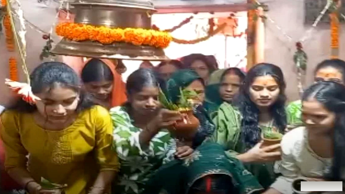 सीवान में अंतिम सोमवारी पर महादेवा, महेंद्रनाथ और सोहगरा धाम में लगी लंबी कतार