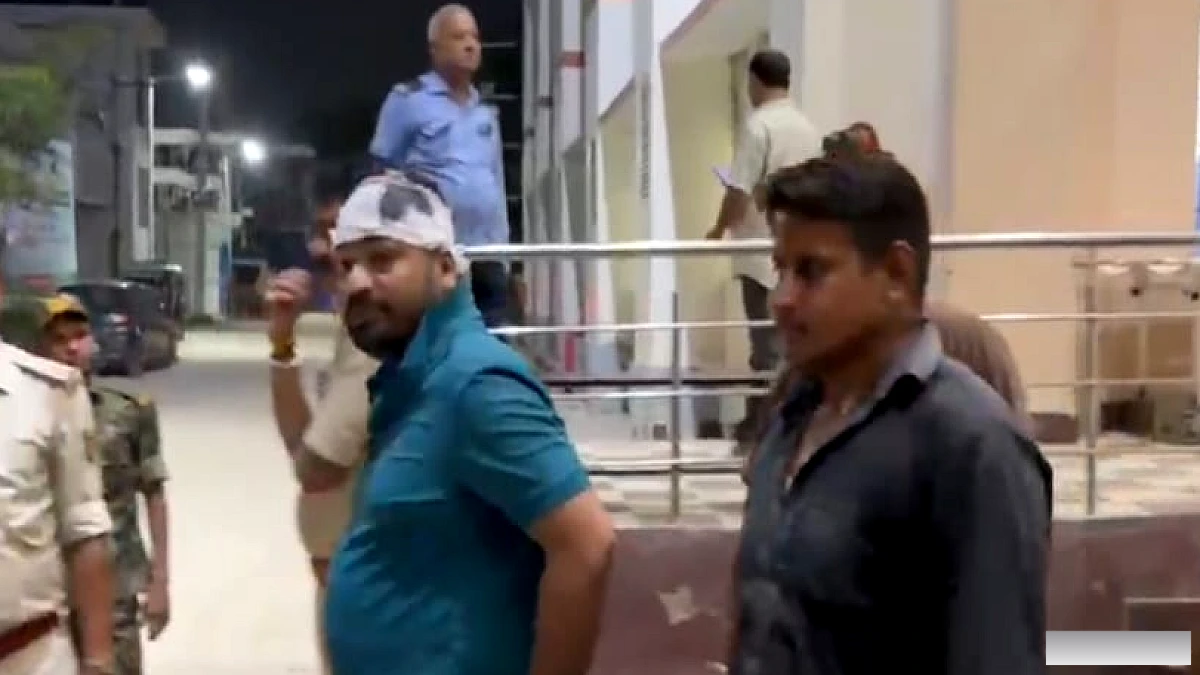 अतिक्रमण हटाने पर बवाल! वार्ड पार्षद को घेरकर पीटा, पिस्टल के बट से किया हमला