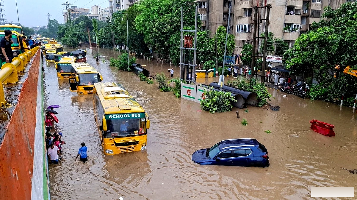 गुड़गांव में कम से कम 12 स्कूल बसें बंद हो गईं, बच्चे घंटों फंसे रहे