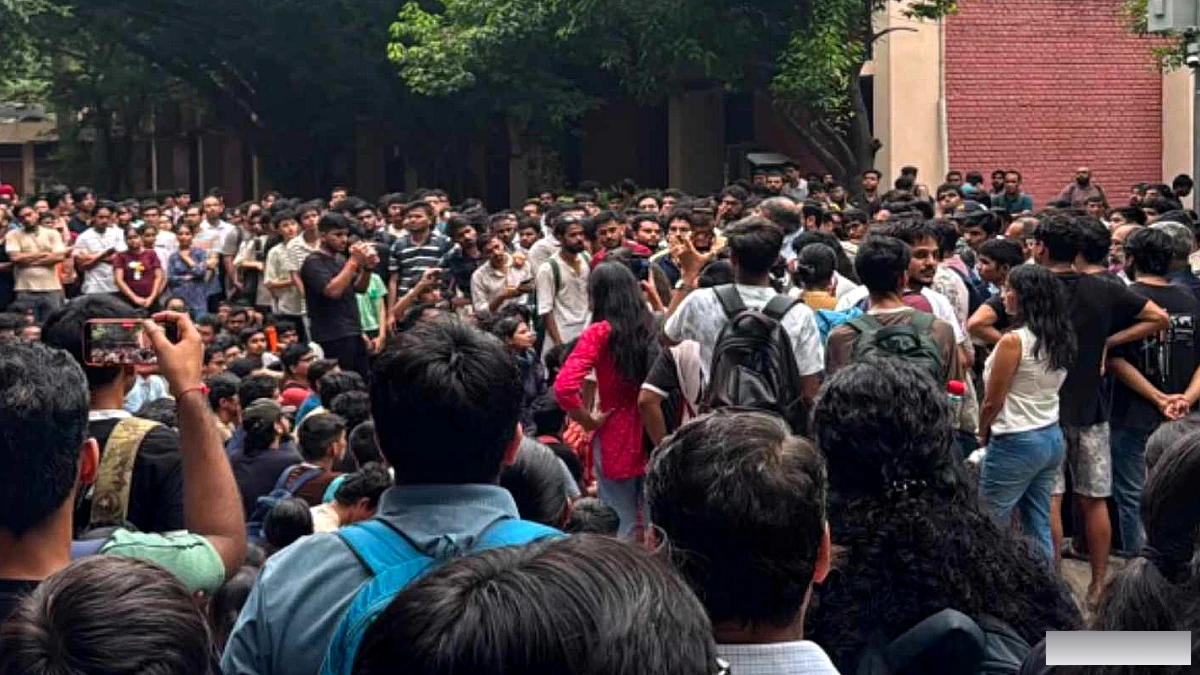 हम 8 मौतों के बाद यहां हैं': छात्र की आत्महत्या के बाद आईआईटी दिल्ली में दुर्लभ विरोध प्रदर्शन से गुस्सा फूट पड़ा