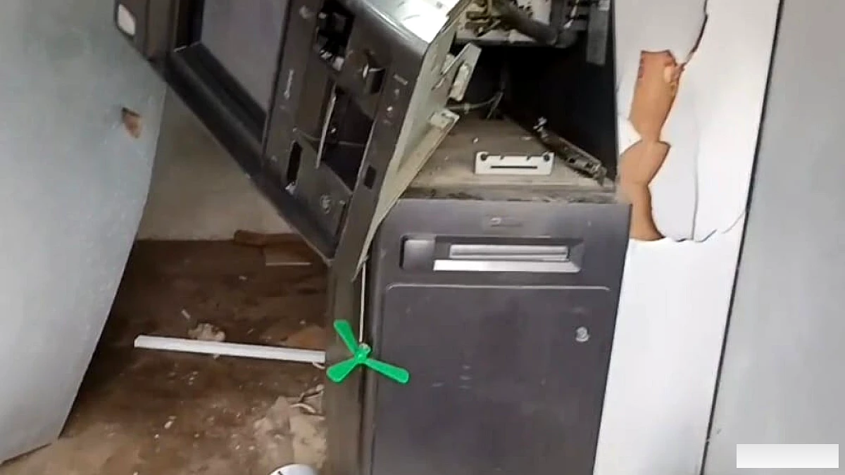 वैशाली में थाने से 300 मीटर दूर ATM पर चोरों का धावा, मशीन तोड़ी; एक संदिग्ध हिरासत में