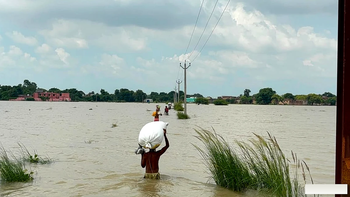 भोजपुर में गंगा का रौद्र रूप, खतरे के निशान से 43 सेंटीमीटर ऊपर जलस्तर; 30 से ज्यादा गांव प्रभावित