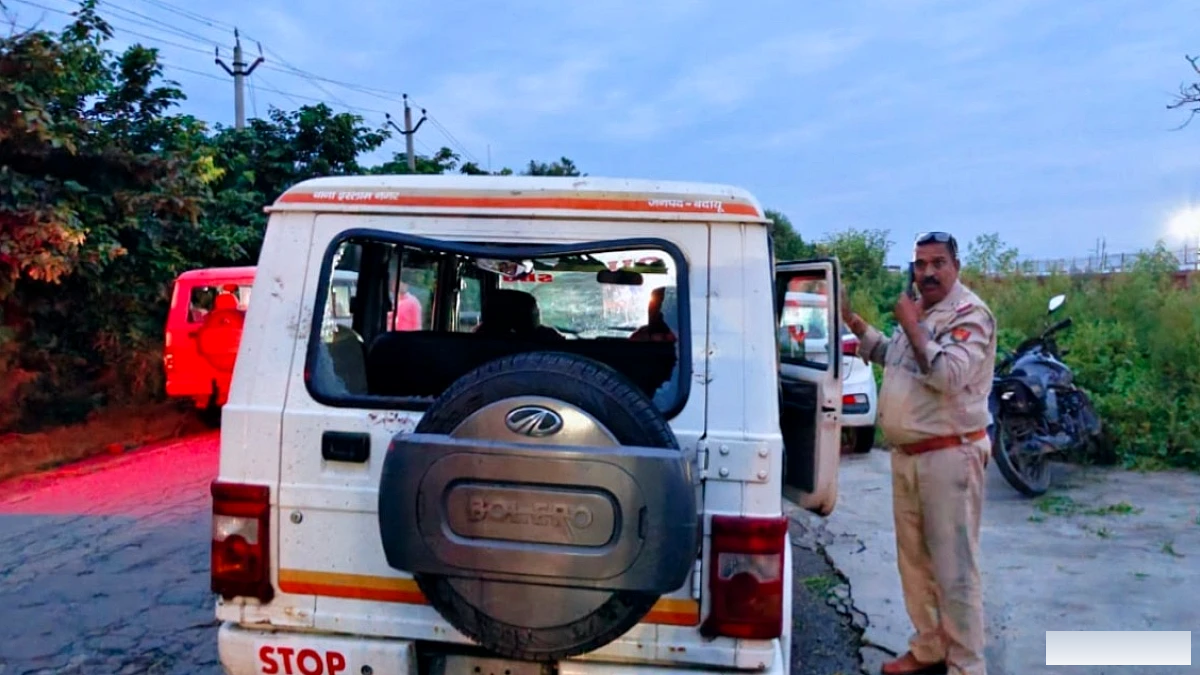 बदायूं में बाबा साहब की प्रतिमा को लेकर बवाल, ग्रामीणों ने पुलिस पर किया पथराव