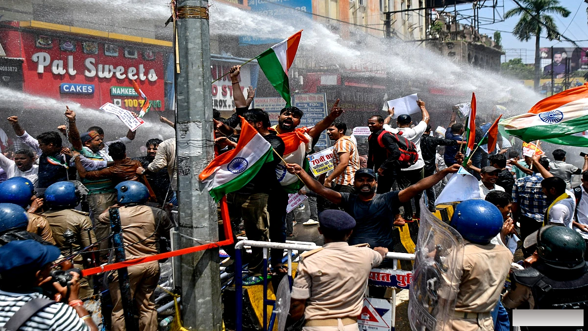 जेन ज़ेड प्रदर्शनों के एक महीने बाद भारत पुलिस की प्रदर्शनकारियों से झड़प