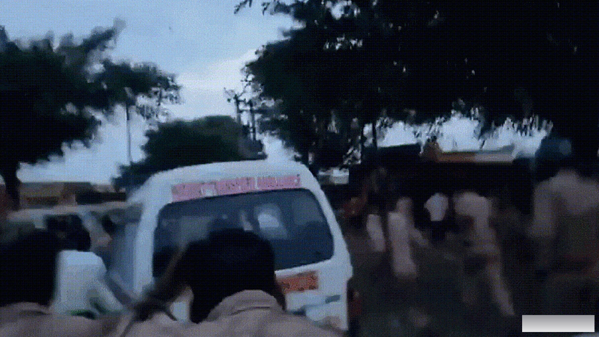 बाबा साहेब की मूर्ति लगाने को लेकर विवाद के बाद बवाल, पथराव-लाठीचार्ज, कई वाहन क्षतिग्रस्त