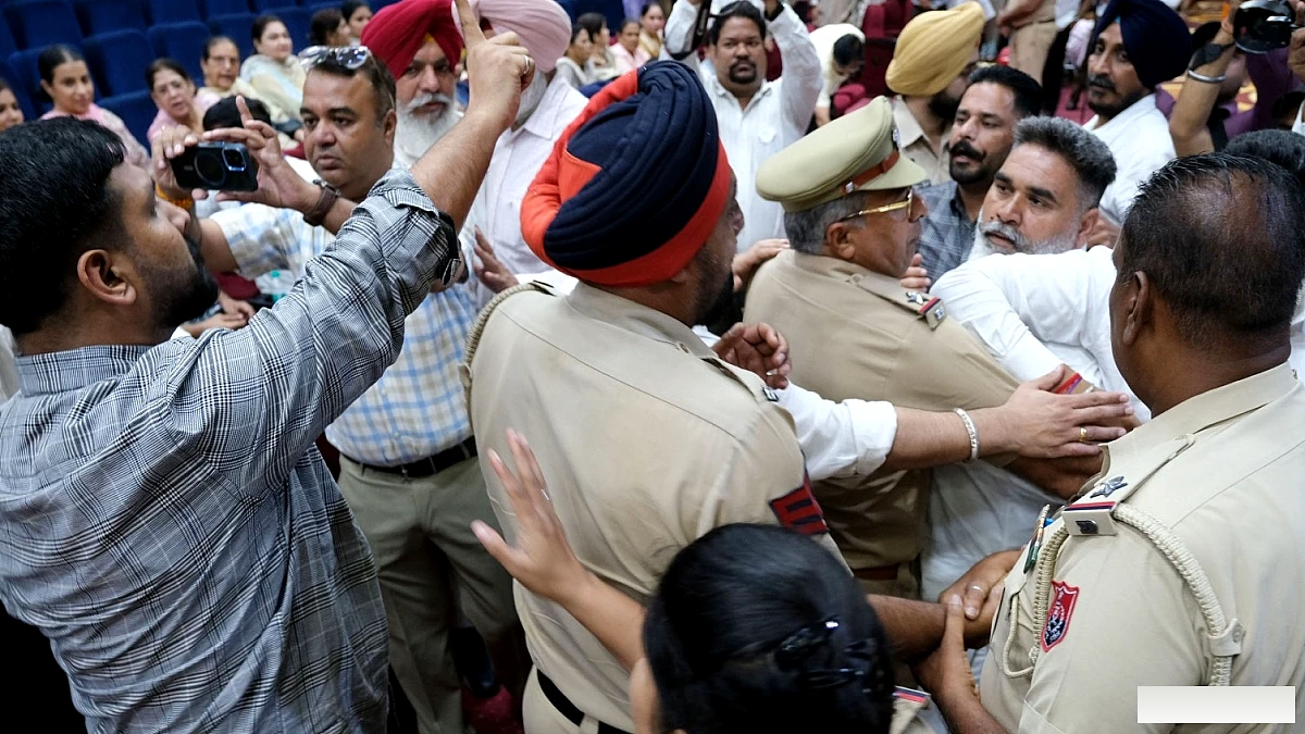 लुधियाना एमसी हाउस मीटिंग में आप और बीजेपी पार्षदों के बीच मारपीट