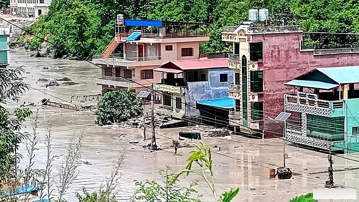 नेपाल में बाढ़ का रौद्र रूप, पुल बह गए, गांव तबाह... चीन-इंडिया बॉर्डर पर खौफ