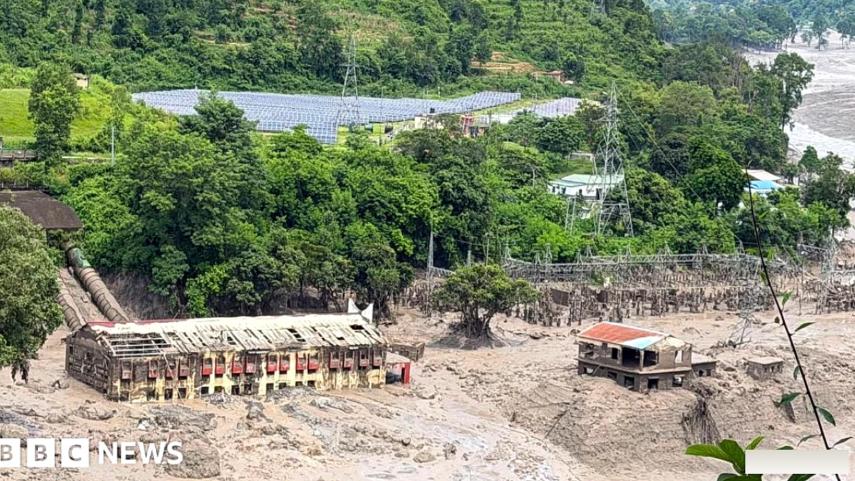 तिब्बत सीमा के एक हिस्से में अचानक आई बाढ़ से कम से कम 17 लोगों की मौत हो गई