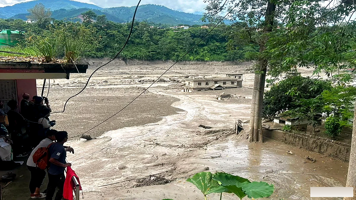 नेपाल में अचानक आई बाढ़ से सड़कें, ऊर्जा सुविधाएं क्षतिग्रस्त होने से कम से कम आठ लोगों की मौत हो गई