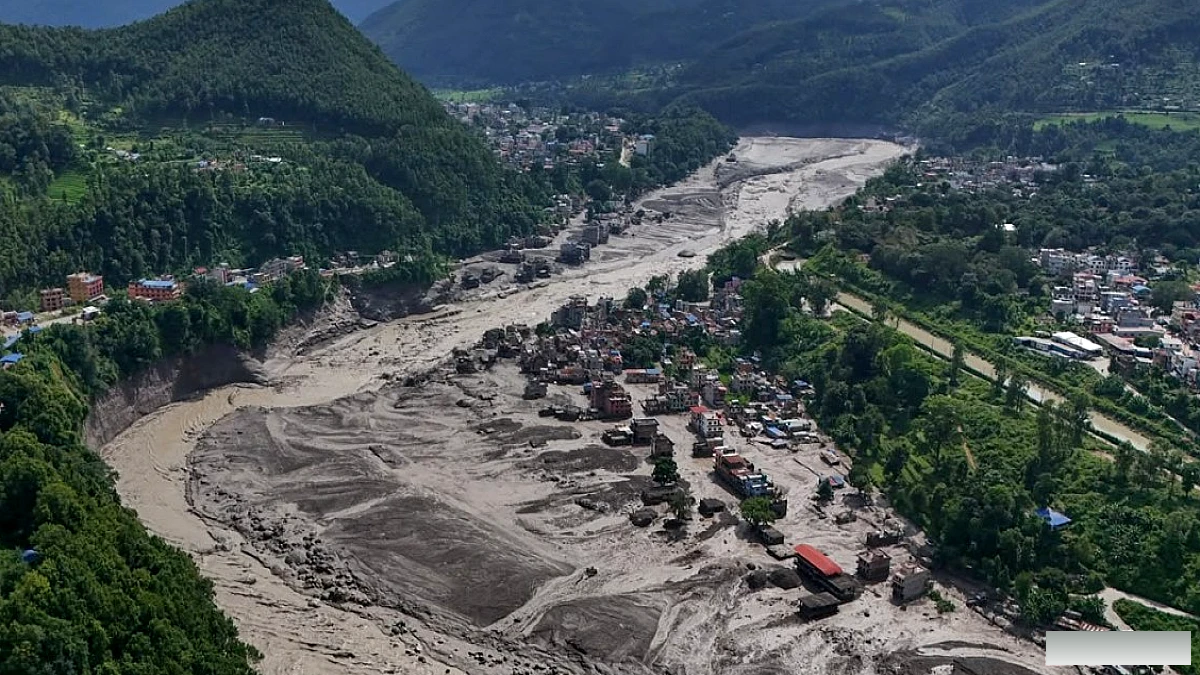 नेपाल के हिमालय में हिमस्खलन की बाढ़ से आठ की मौत, सैकड़ों लापता