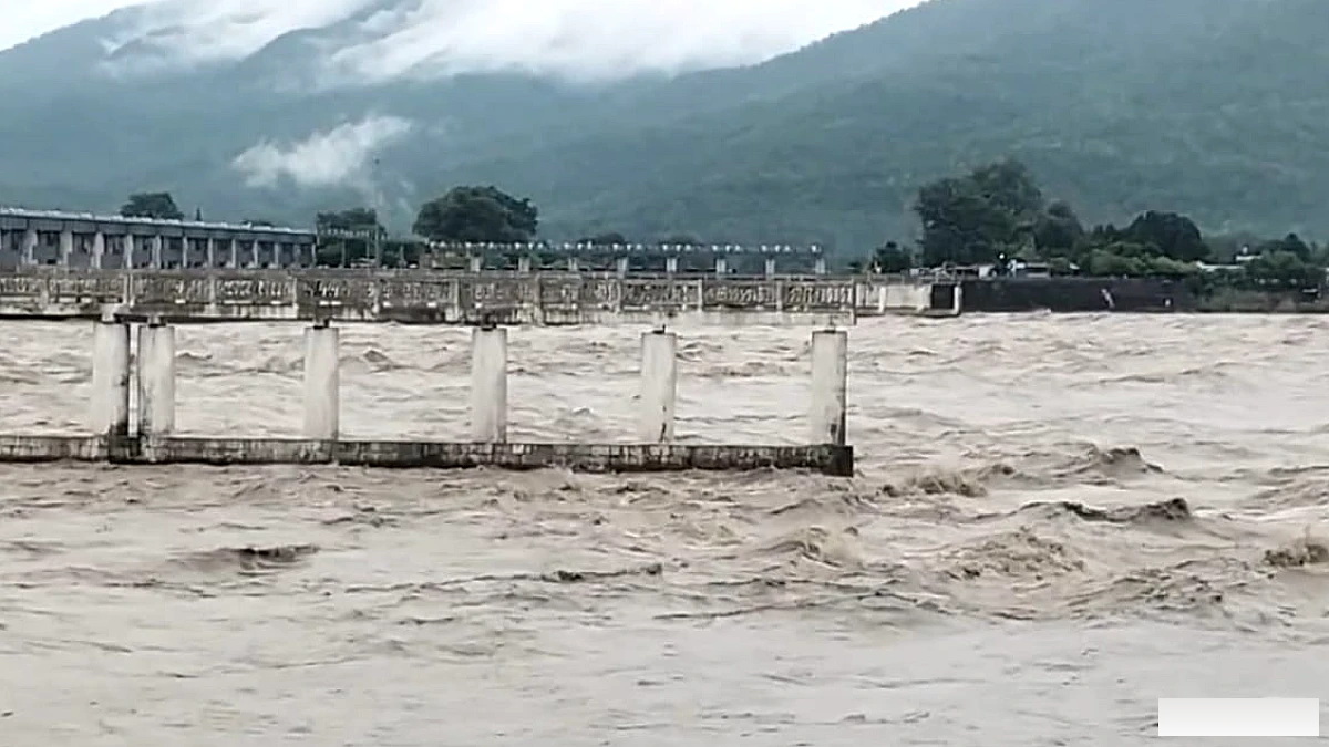 भोटेकोशी की बाढ़ में तबाही, रसुवागढ़ी सीमा शुल्क कार्यालय के 14 कर्मचारी लापता; रेस्क्यू ऑपरेशन तेज