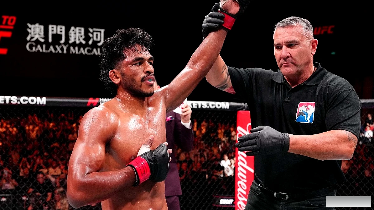 दिल्ली की दैनिक मज़दूरी से लेकर UFC के सपने तक: रवीन्द्र धंत की नज़र इतिहास पर है