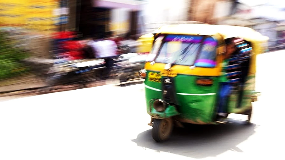 रक्षाबंधन पर नर्स के घर आई, युवक के घर पर रुकी, ऑटो में मिली लाश – क्या यह दुष्कर्म के बाद हत्या है?