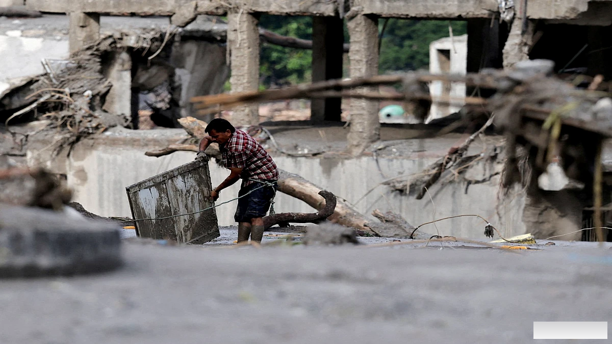 घातक हिमालयी बाढ़ के बाद नेपाल और चीन में 1,300 से अधिक लोग लापता