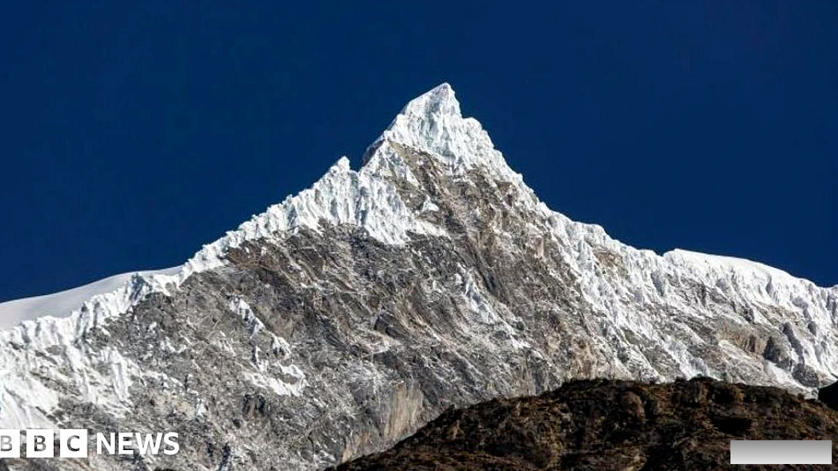 वैज्ञानिकों का कहना है कि ग्लेशियर के ढहने से नेपाल-तिब्बत में विनाशकारी बाढ़ आने की संभावना है