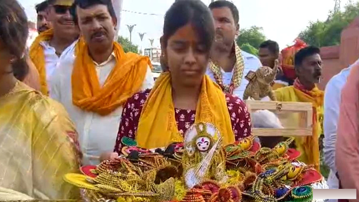 शांता द्वारा रामलला को दी गई राखी, महंत नृत्य गोपाल दास के उत्तराधिकारी को सौंपे
