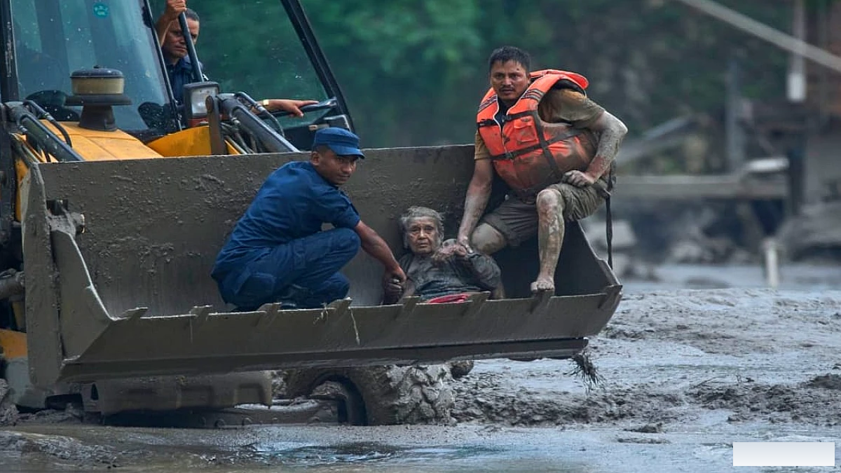 नेपाल में फंसे लोगों को निकालने के लिए रेस्क्यू में जुटीं SDRF और PAC की टीमें, सीएम ने दिए निर्देश