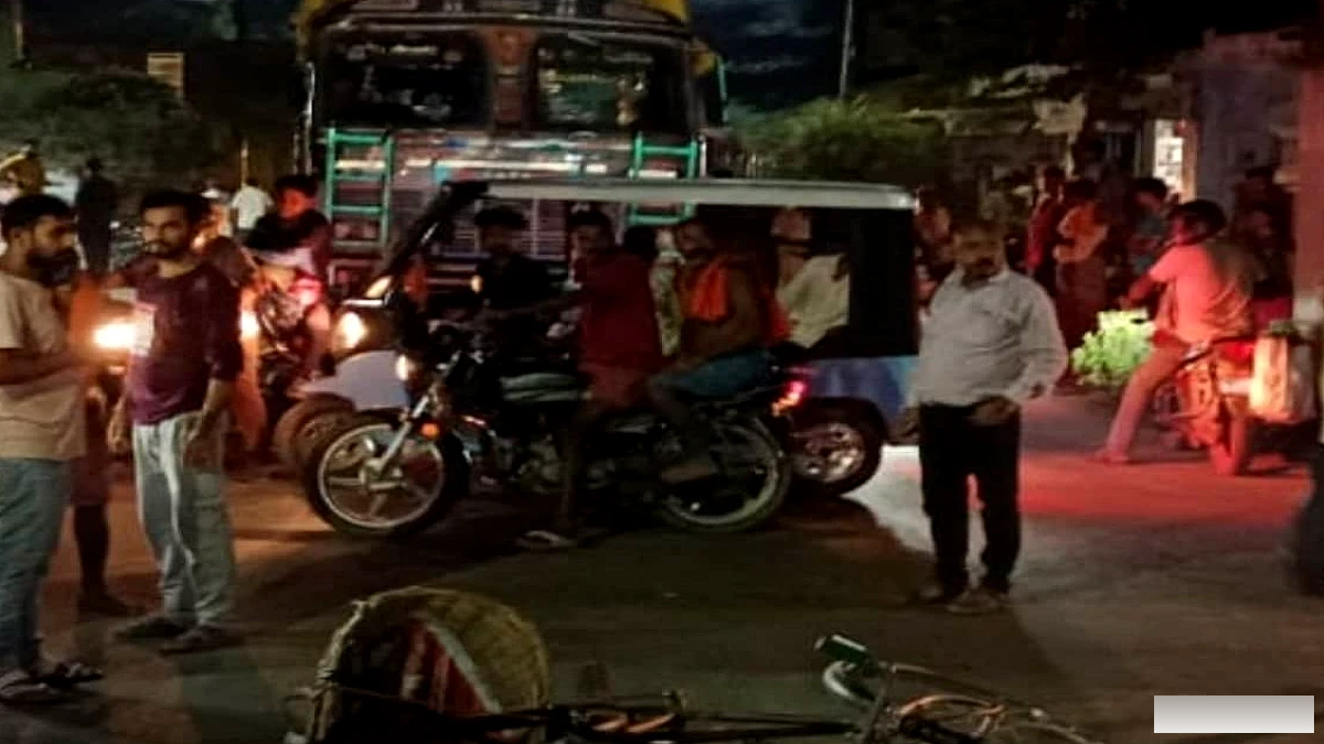 वैशाली के महुआ कन्हौली बाजार में ट्रक हादसे: व्यवसायी की मौत, बाजार में सन्नाटा