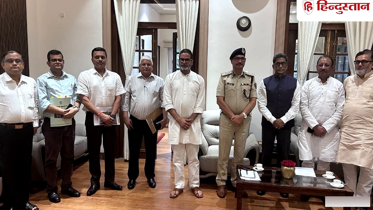 प्रशांत किशोर की दिखी हनक, इकलौते MLA से बैठक में मुख्य सचिव, डीजीपी, सेक्रेटरी, कमिश्नर तक मौजूद