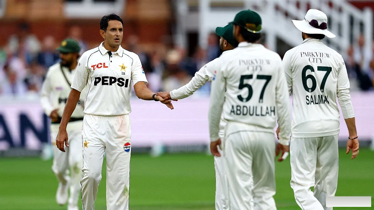खराब रोशनी के कारण जल्दी स्टंप आउट होने से पहले अब्बास ने पाकिस्तान को शीर्ष पर पहुंचाया