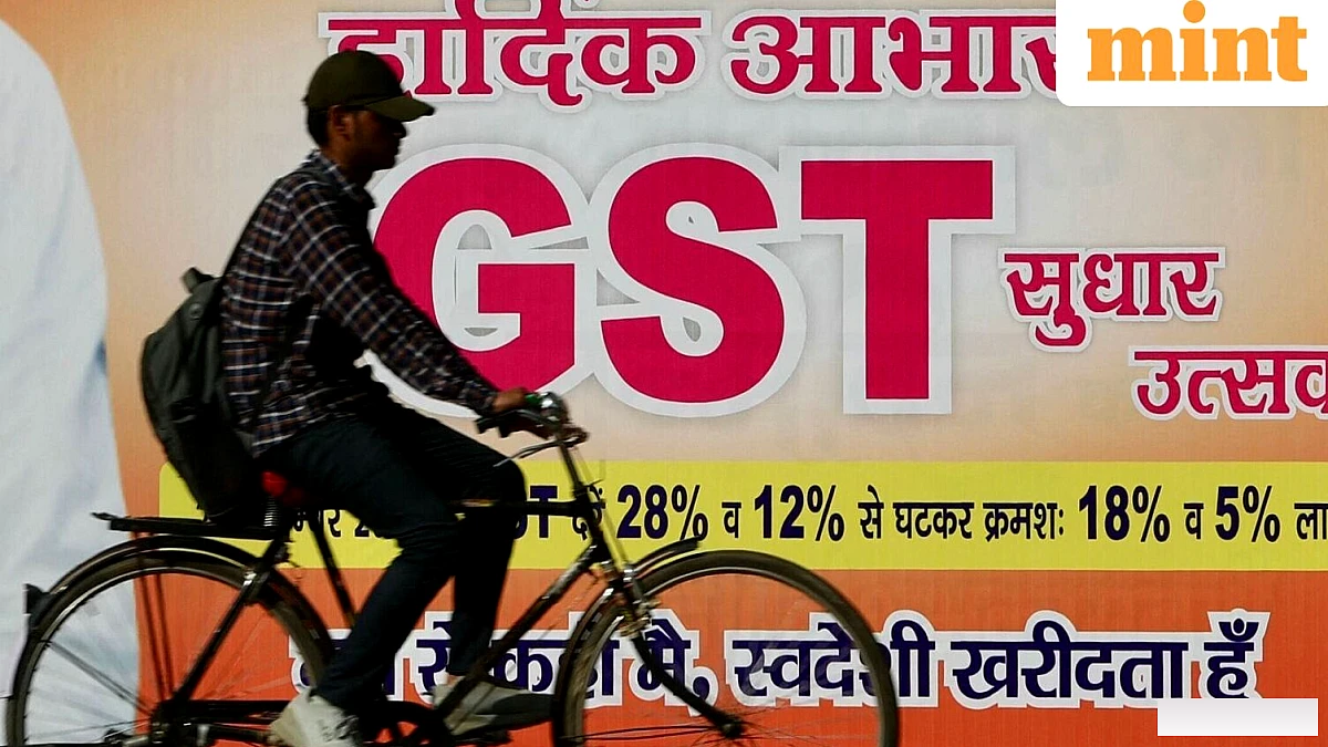 हैंडसेट की मांग धीमी होने के कारण जीएसटी काउंसिल मोबाइल फोन पर 18% टैक्स में कटौती कर सकती है
