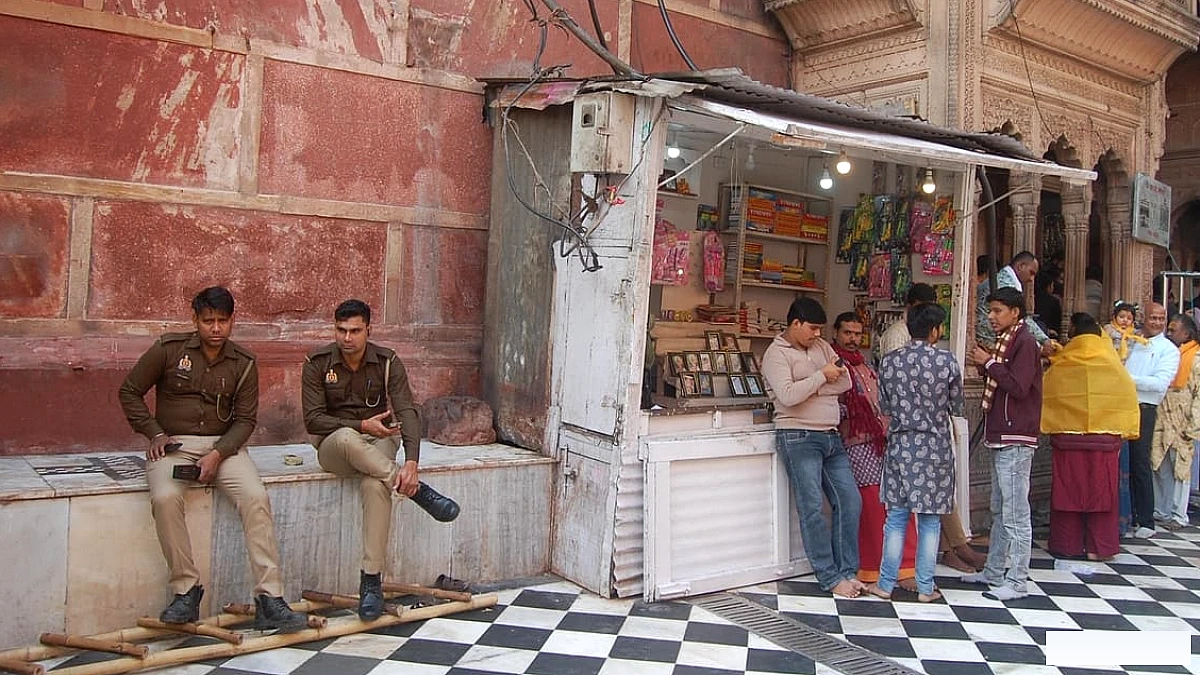 बांकेबिहारी मंदिर में चढ़ावे पर SC का आदेश, संतों ने समर्थन जताया