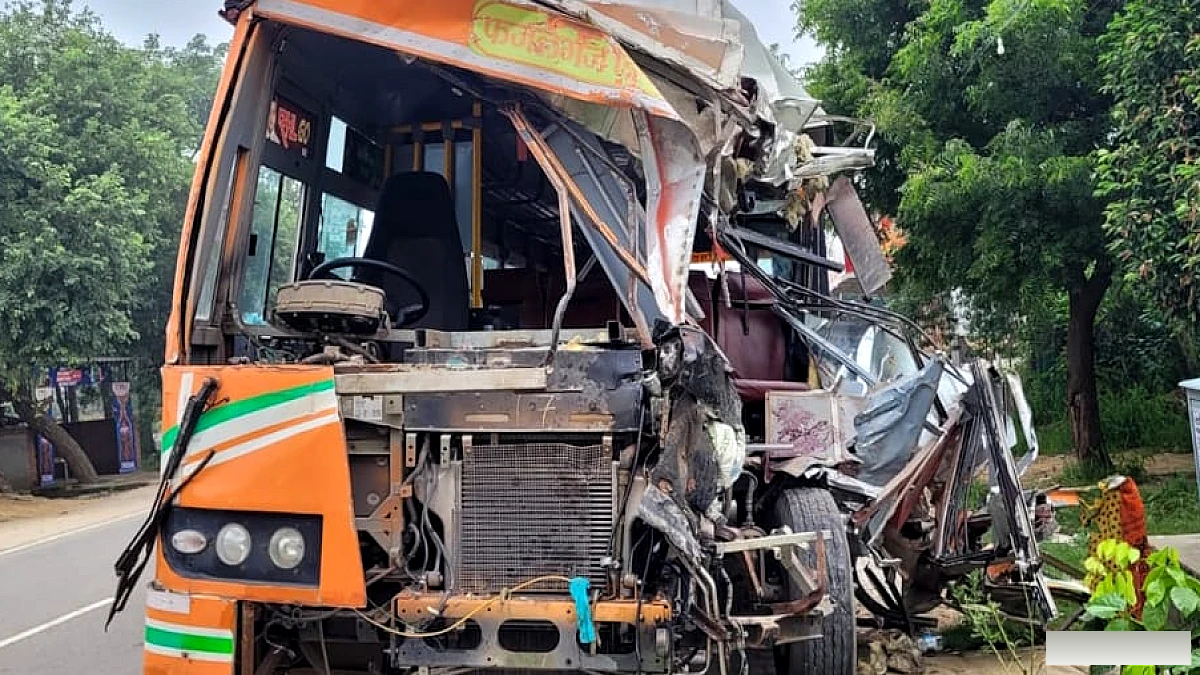 बुलंदशहर में रोडवेज बस और डंपर के टकराव से एक बच्ची समेत दो की मौत, 20 घायल