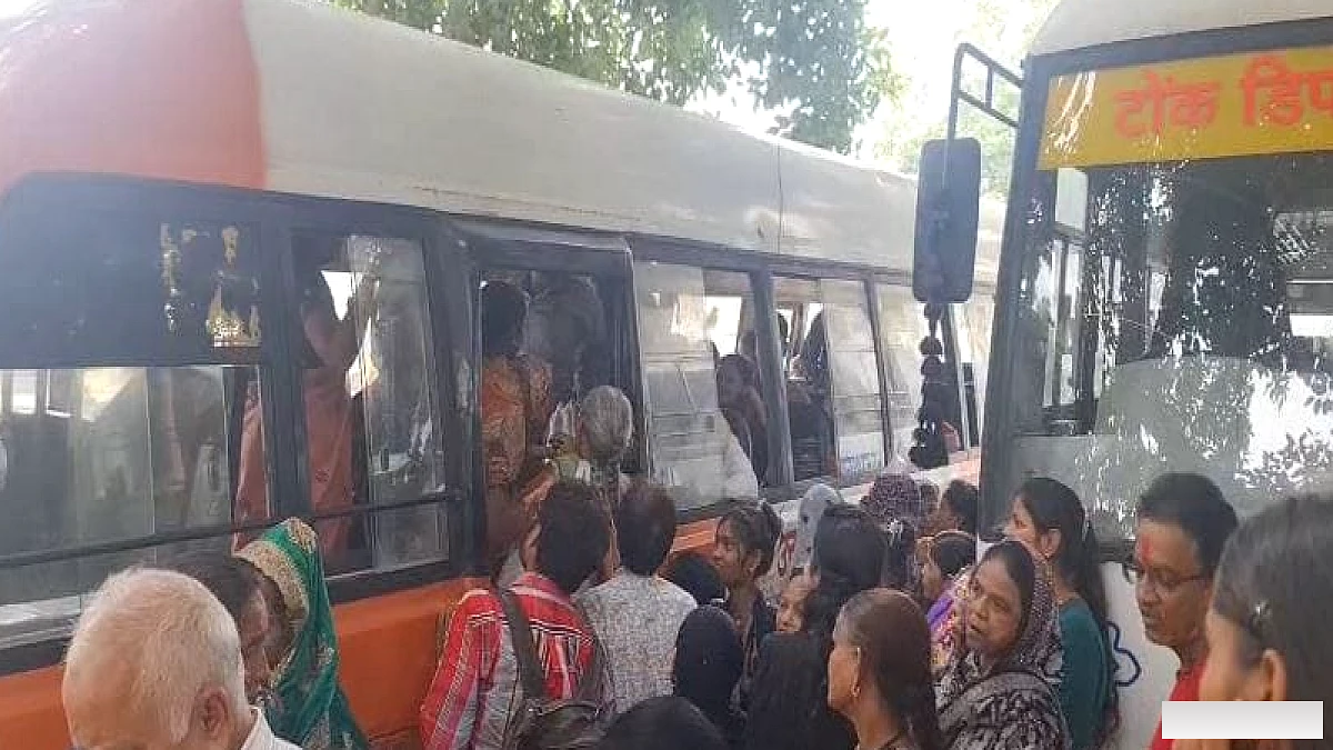 रक्षाबंधन पर रोडवेज की व्यवस्था ध्वस्त, बसों के लिए बहनों को मिली नहीं सीट