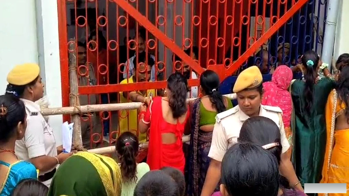 मुजफ्फरपुर जेल में छलके आंसू: भाइयों की कलाई पर राखी बांधने पहुंचीं बहनें, जल्द रिहाई और सलामती की मांगी दुआ