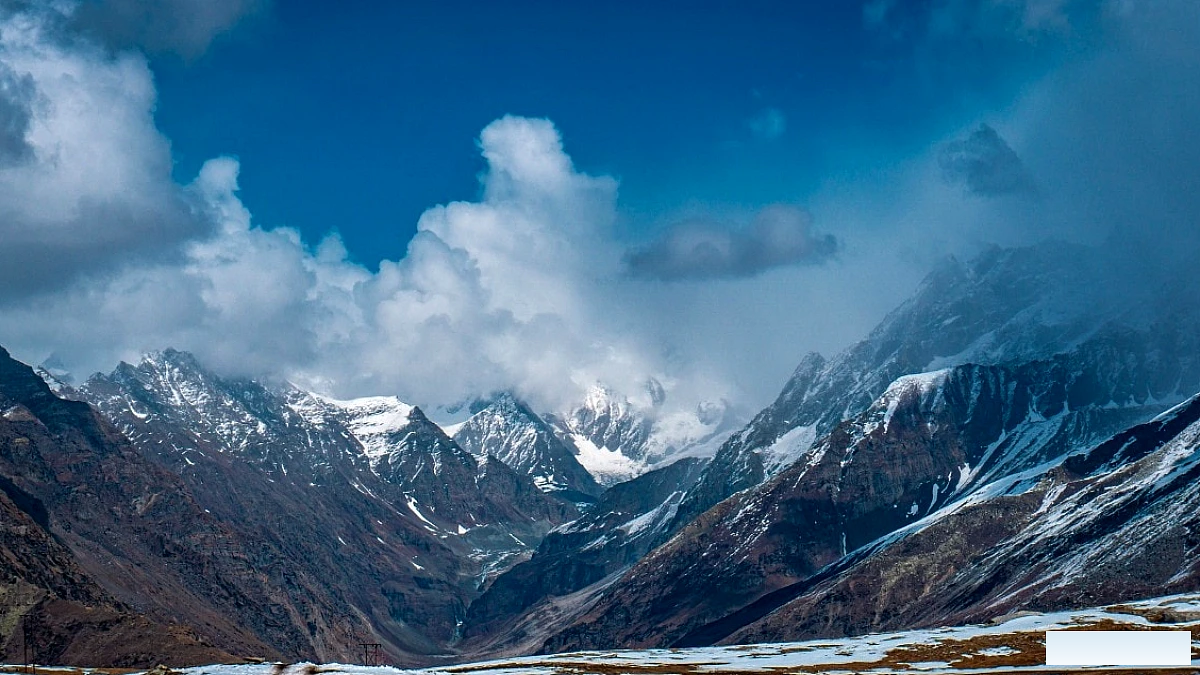 पहाड़ टूटने से नदी के प्रलय बनने तक... नेपाल का ये ग्लेशियर अभी और डरा रहा!