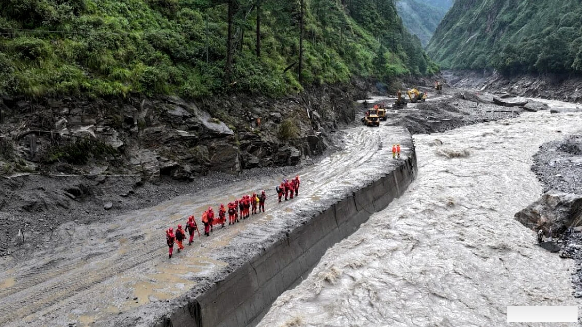 नेपाल में विनाशकारी बाढ़ के कारण चीन से 6 भारतीयों को निकाला जा रहा है, 200 अभी भी लापता हैं