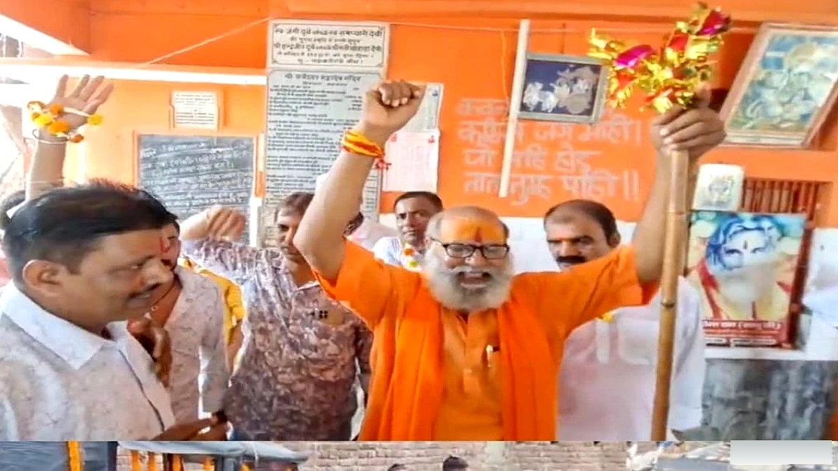 सासाराम में रक्षाबंधन पर भव्य चुनरी‑कढ़ैया यात्रा, हाथी‑घोड़े संग श्रद्धालुओं ने किया स्वागत