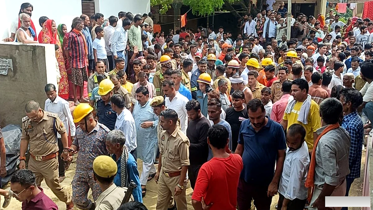 कानपुर में जमीन धंसने से गड्ढे में समाई युवती, सात घंटे बाद रेस्क्यू; अस्पताल में मौत